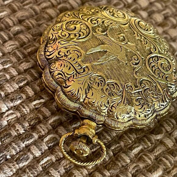 Vintage Max Factor gold Compact face powder pendant - Picture 3 of 6